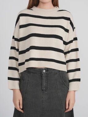 Mayas Place Cropped Striped Crewneck Sweater in Oatmeal and Black size M/L